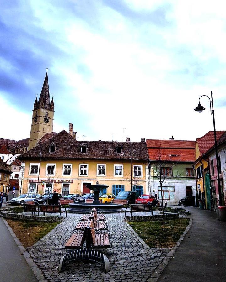 Crown Jewels Centre Sibiu Apartamento Exterior foto
